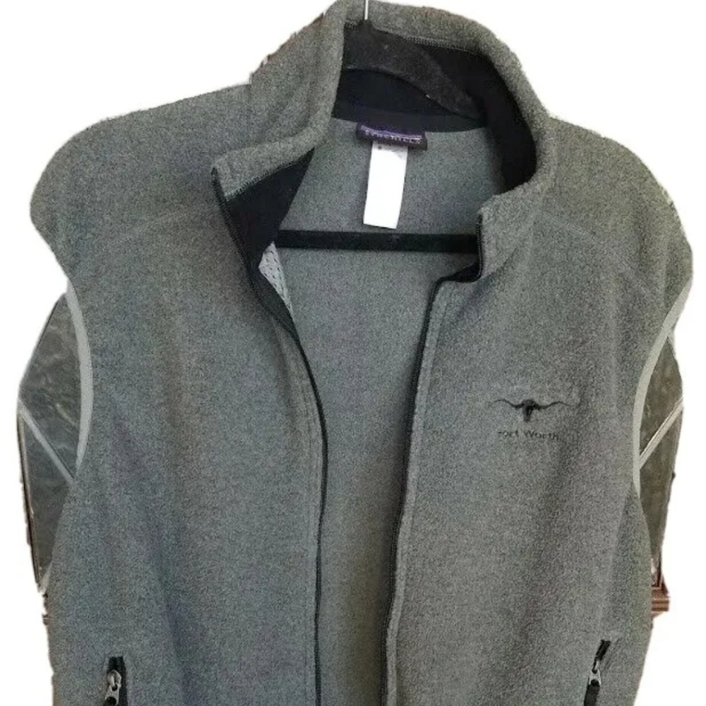 Patagonia Men’s Classic Synchilla " Fort Worth " Gray Fleece Vest Large  Texas L